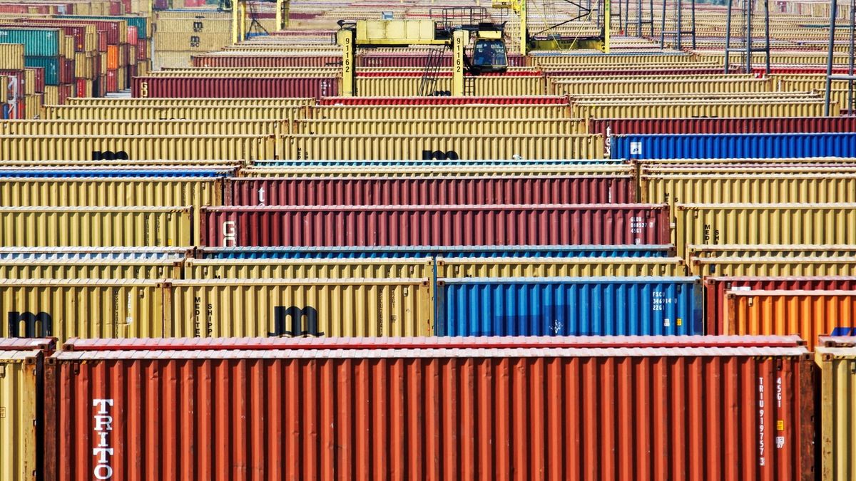 Loňský schodek zahraničního obchodu byl nejvyšší od vstupu do EU